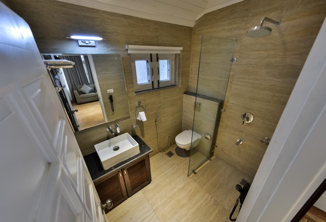 Hotel Metropolis Srīnagar Dış mekan fotoğraf