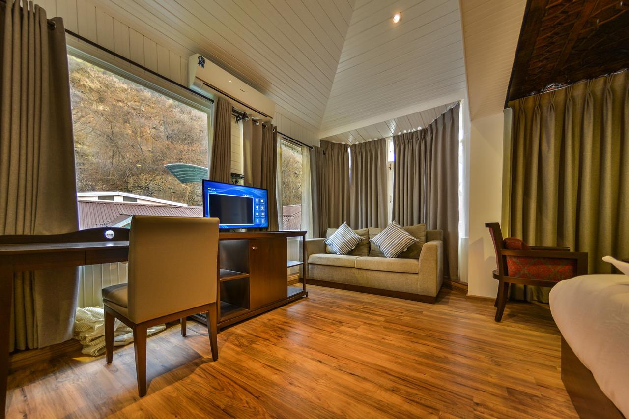 Hotel Metropolis Srīnagar Dış mekan fotoğraf