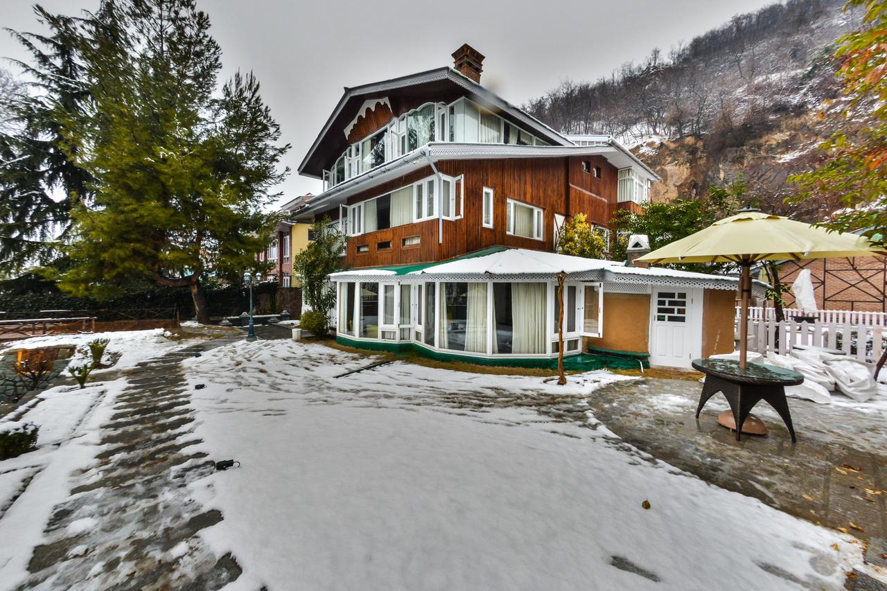 Hotel Metropolis Srīnagar Dış mekan fotoğraf