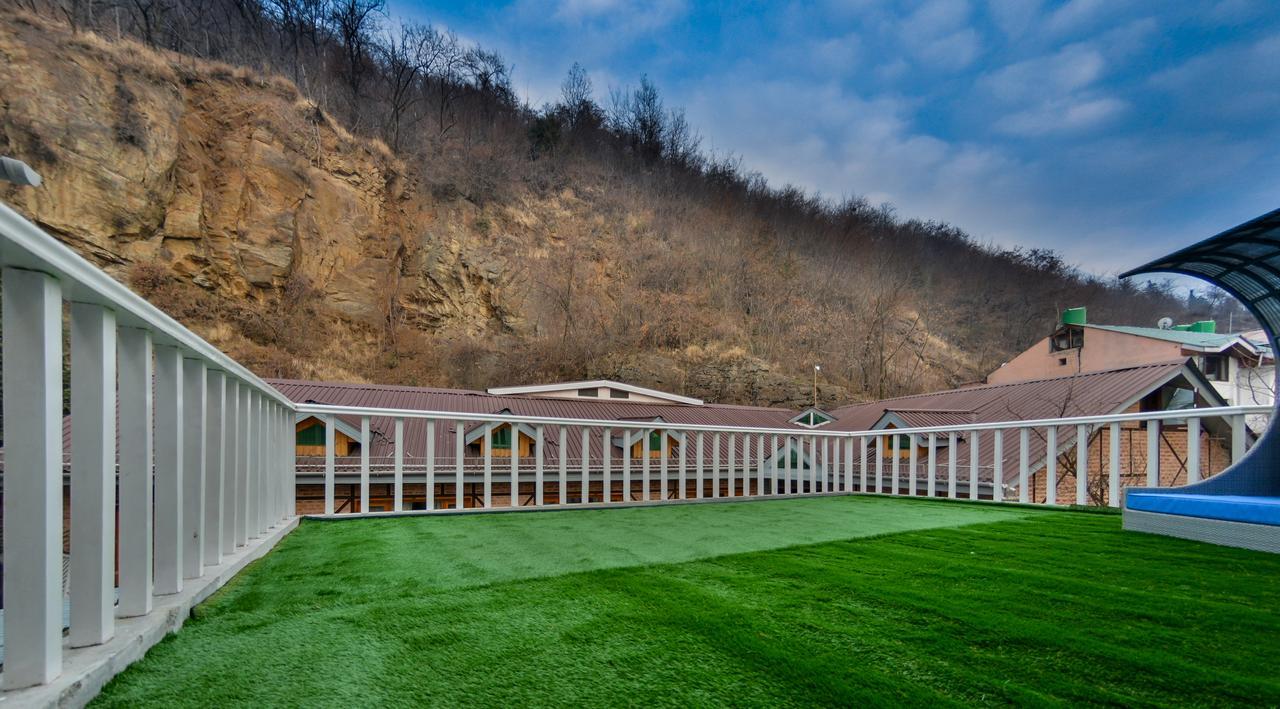 Hotel Metropolis Srīnagar Dış mekan fotoğraf
