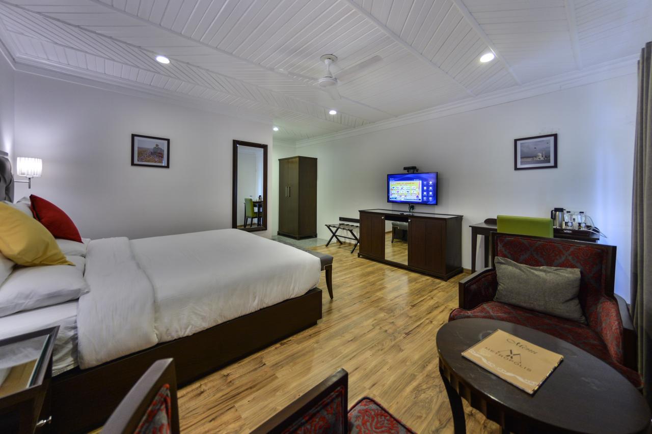 Hotel Metropolis Srīnagar Dış mekan fotoğraf