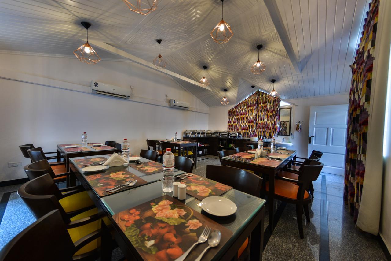 Hotel Metropolis Srīnagar Dış mekan fotoğraf