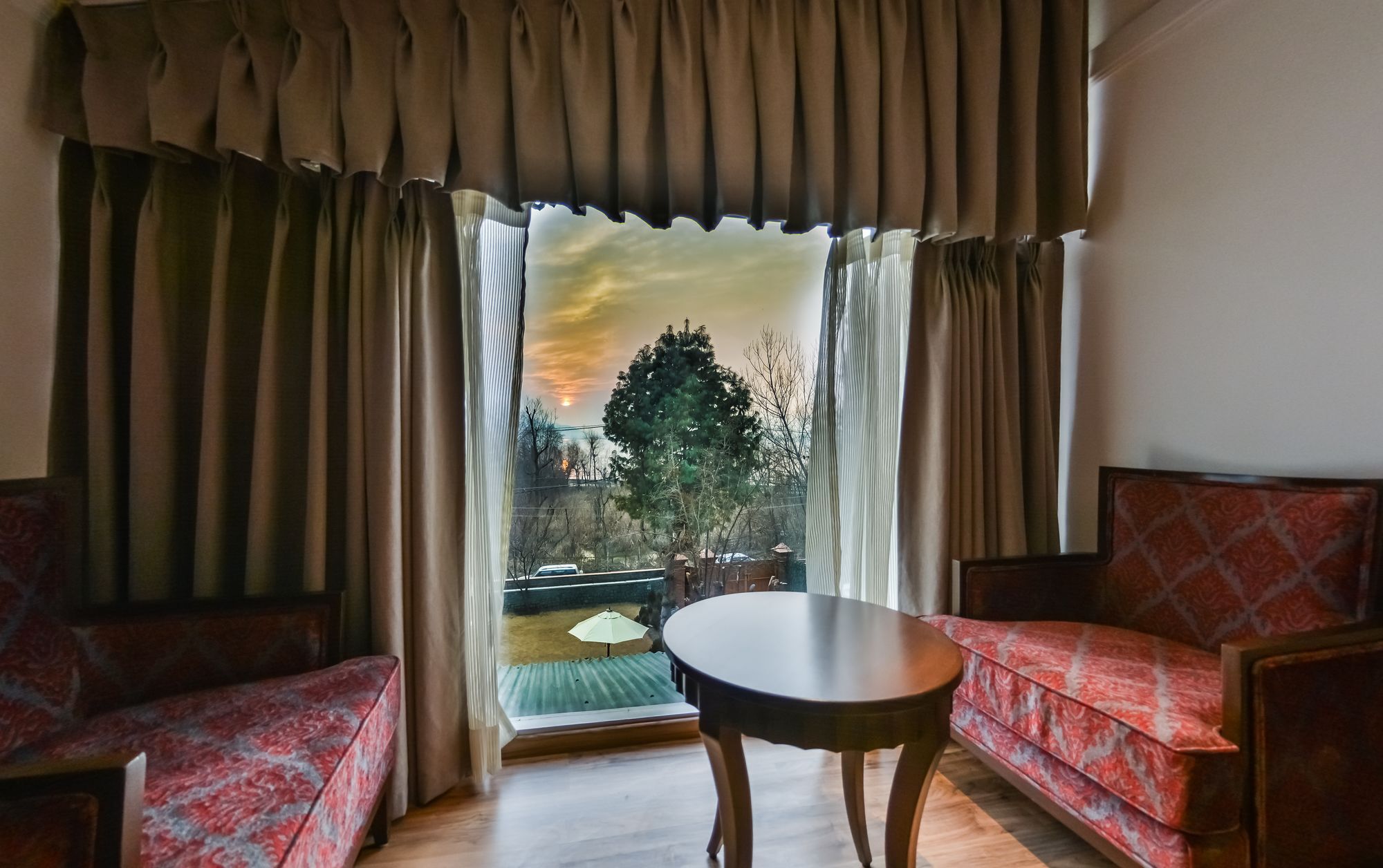 Hotel Metropolis Srīnagar Dış mekan fotoğraf